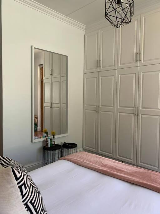 1-Bedroom Sea Point Gem - Perfect Location! Cidade Do Cabo Exterior foto